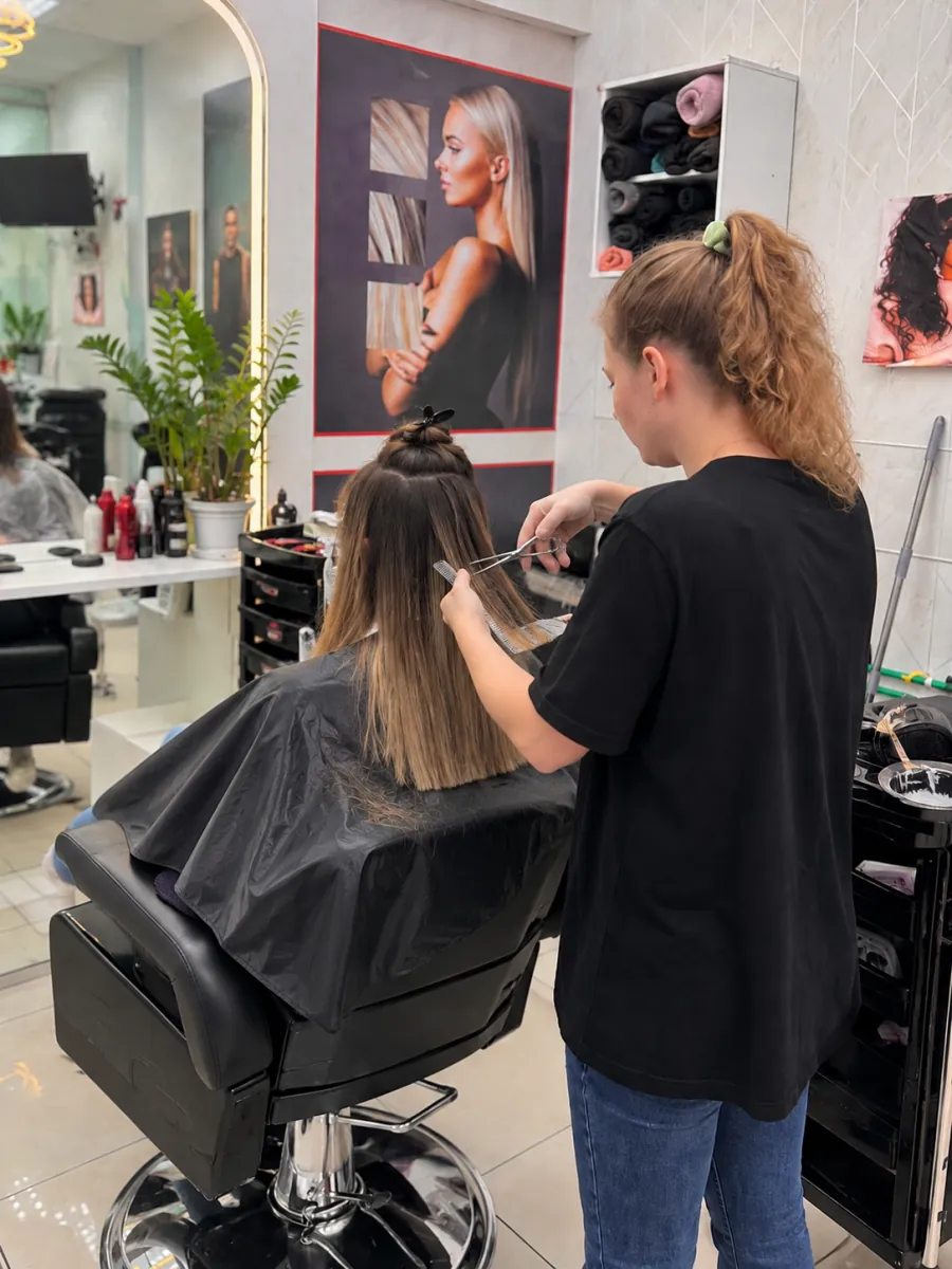 Layered haircut at Hareem Hurain Ladies Salon, Dubai